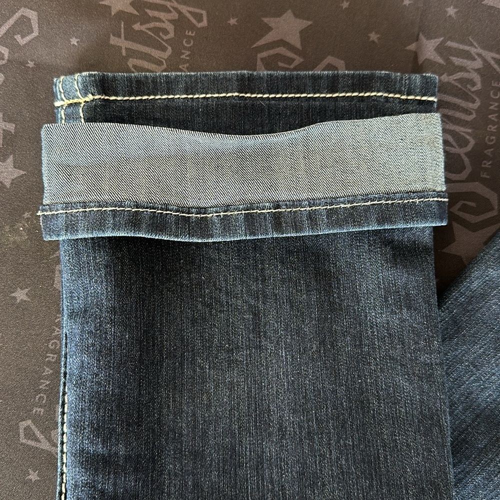 Miss Me Jeans. Rhinestone pockets. - Picture 6 of 6